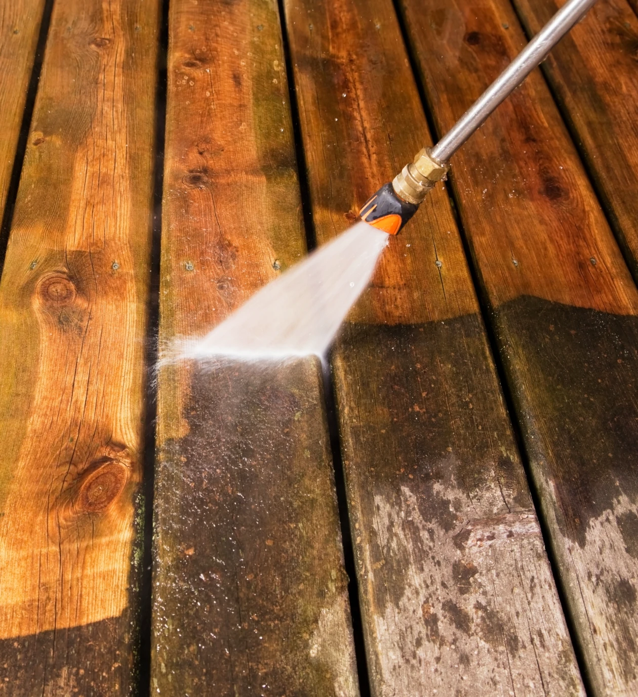 Cleaning wood surface with power washer