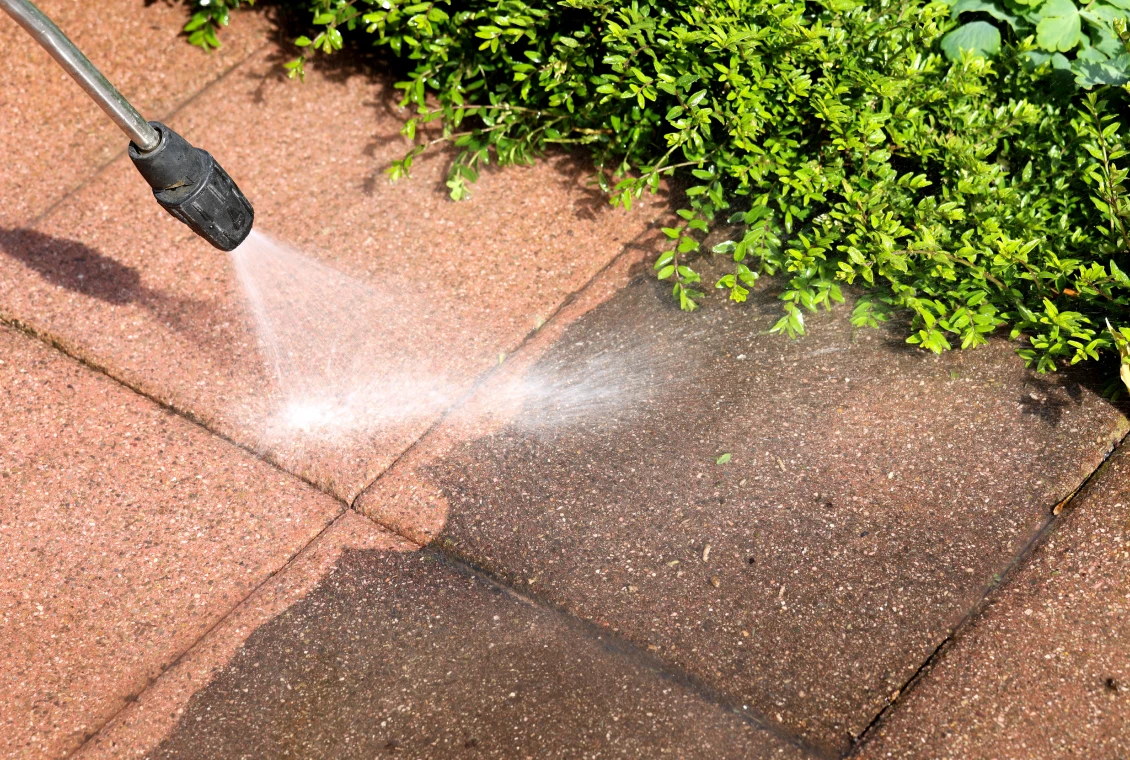 Cleaning red tiles with water jet